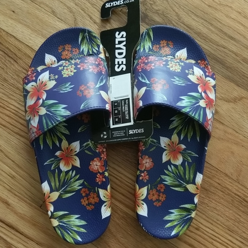Brand new pair of SLYDES slides men sz9